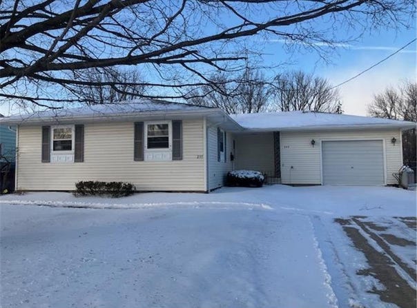 235 9th Avenue SE, Waseca, MN 56093