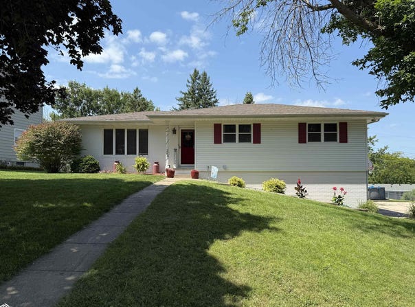 222 Hillcrest Drive, Carroll, IA 51401