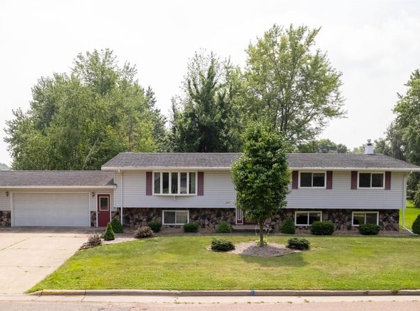 607 E CLARK STREET, Spencer, WI 54479