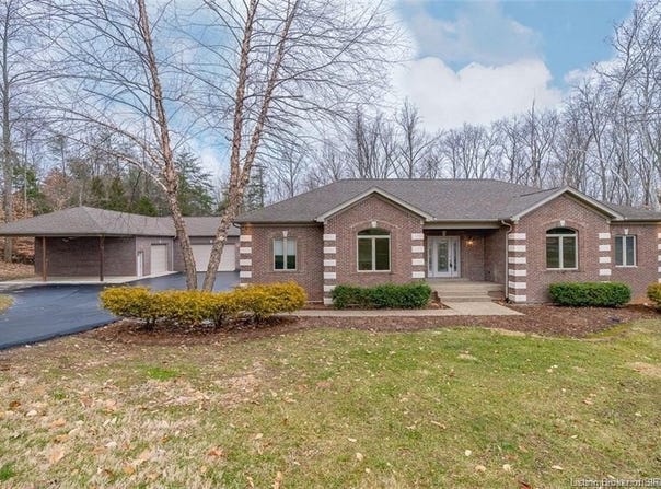 5834 E Bear Creek Road, Pekin, IN 47165