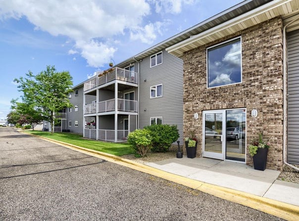 880 Lyn Way, Hastings, MN 55033