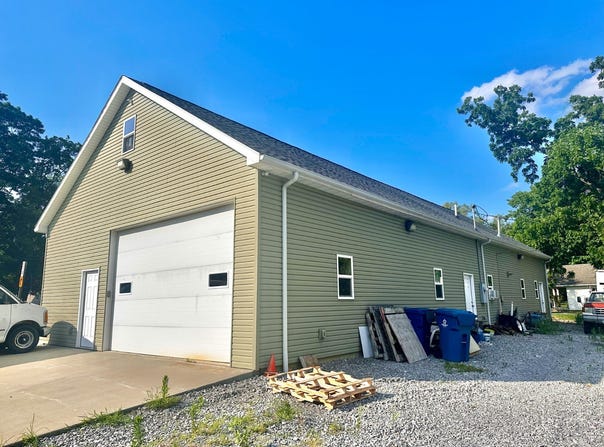 809  Oak St, Carmi, IL 62821