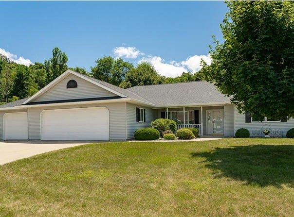 320 Northern Hills Trail, Saint Charles, MN 55972