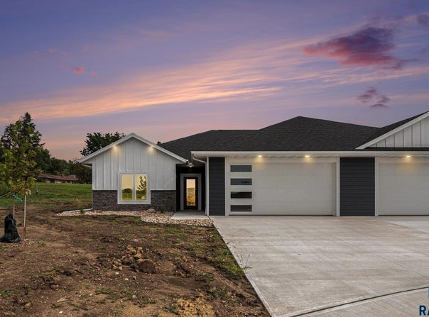 717 Tallgrass Cir, Luverne, MN 56156