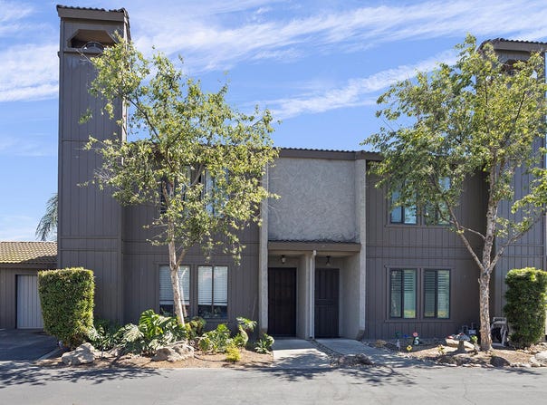 867 Greenfield Avenue, Hanford, CA 93230