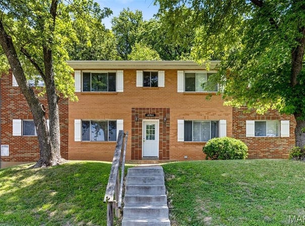 10944 Warwickhall Drive Drive, Bridgeton, MO 63044