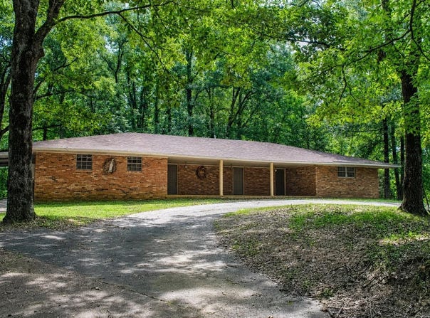 1126 N 4th St, West Helena, AR 72390