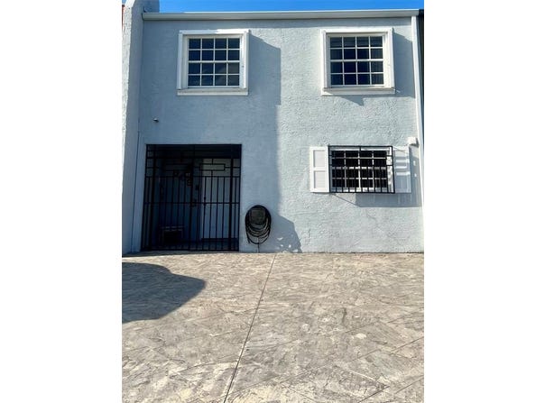 909 W 80th Pl, Hialeah, FL 33014