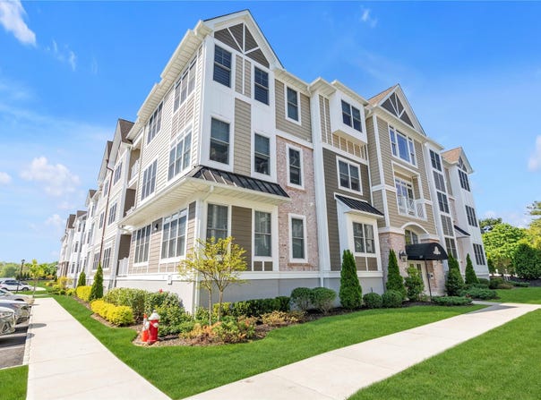 17101 Aspenwood Drive, Plainview, NY 11803