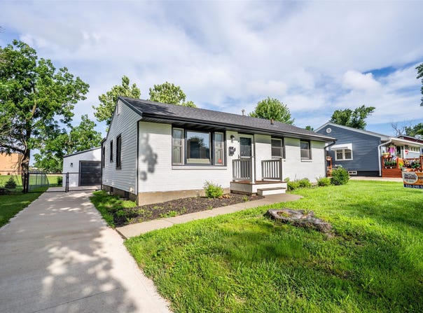 832 19th Street, West Des Moines, IA 50265