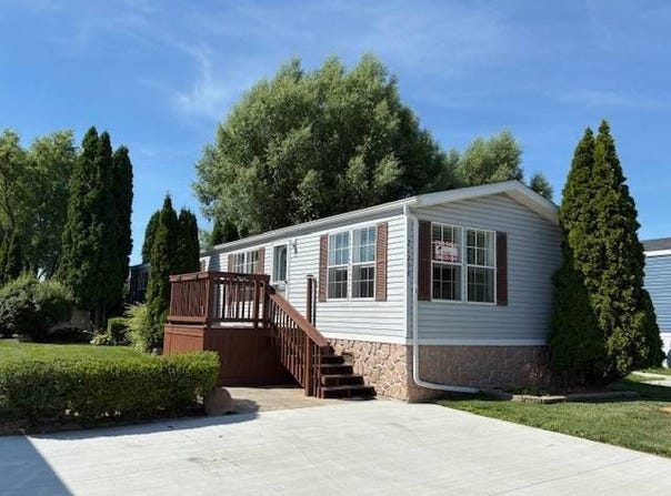 21298 Boquet Dr, Macomb, MI 48044