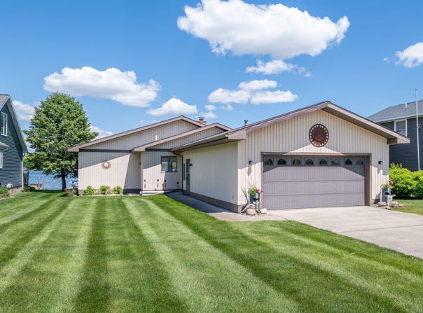 7360 Holiday Drive, Canadian Lakes, MI 49346