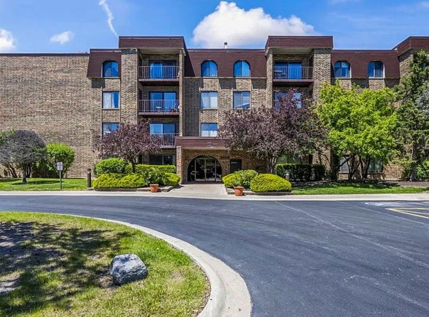 2100 Valencia Drive, Northbrook, IL 60062