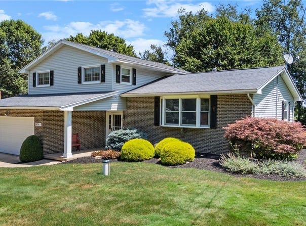 9760 Summerset Avenue NW, Uniontown, OH 44685