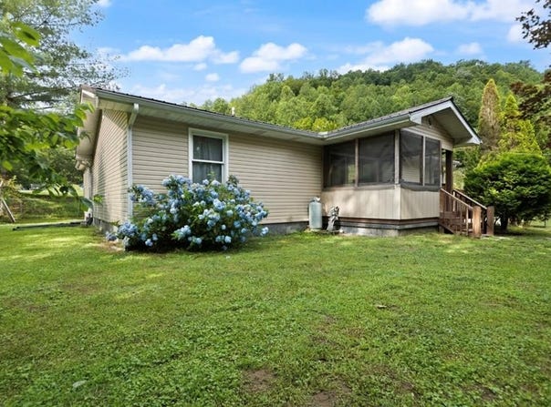 81 Witt Road, Wooton, KY 41776