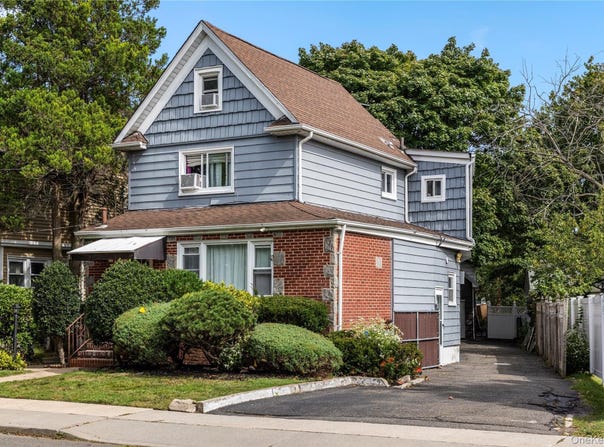 14 Chestnut Street, Lynbrook, NY 11563