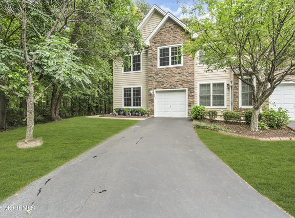 22 Daffodil Way, Old Bridge, NJ 08857