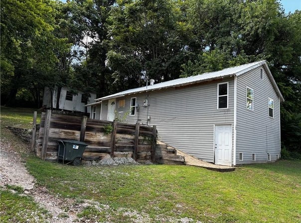 106  S Gaskill  ST, Huntsville, AR 72740