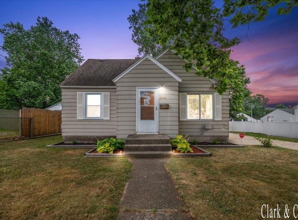 3156 Woodward Avenue SW, Wyoming, MI 49509
