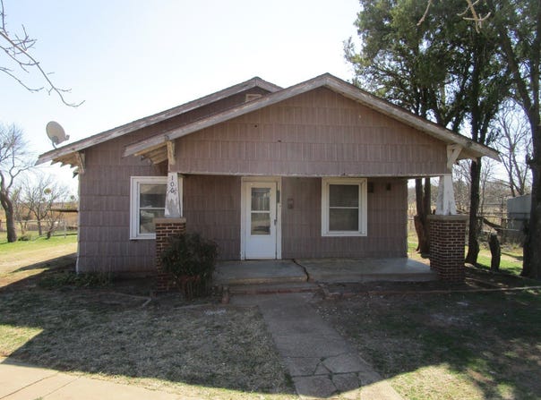 106 E Magnolia Avenue, Electra, TX 76360