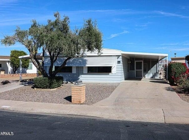 2227 N NICKLAUS Drive, Mesa, AZ 85215