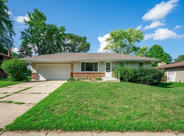 5516 Pebble Creek, LOVES PARK, IL 61111