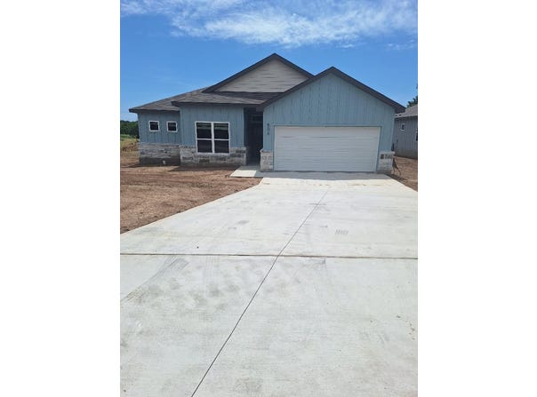 506 Story Ave, Florence, TX 76527