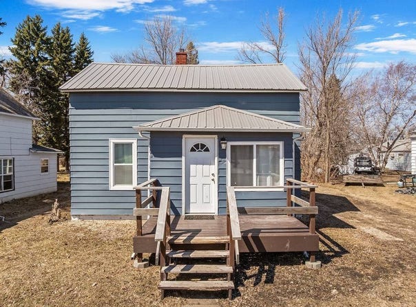 211 2nd Ave SE, Rolla, ND 58367