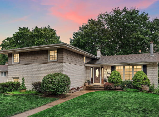 8706 Madison Avenue, Munster, IN 46321