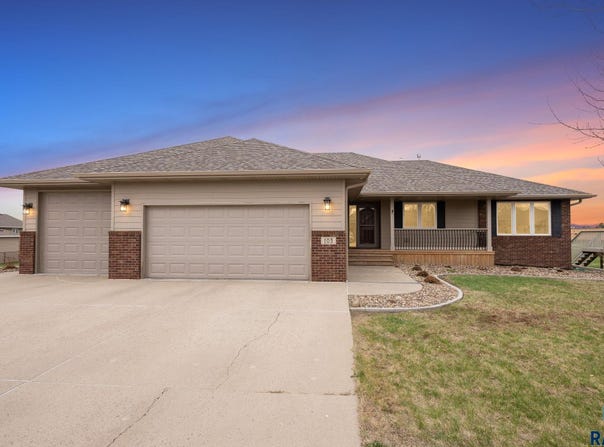 103 W Maple St, Harrisburg, SD 57032