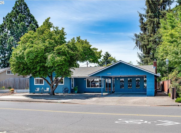 1294 SATRE St, Eugene, OR 97401