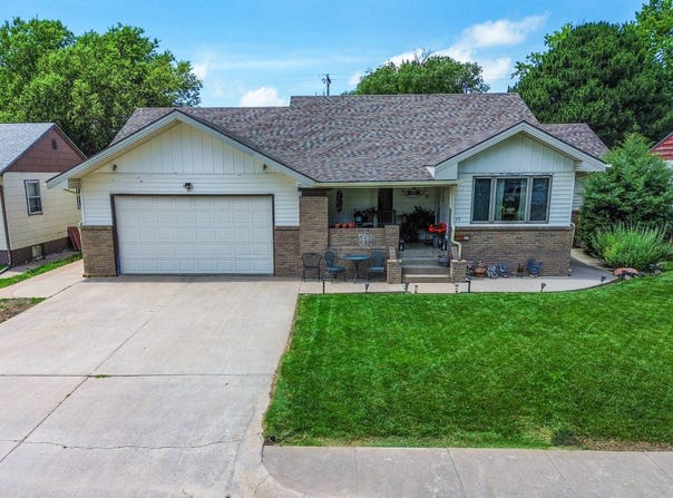 317 Freeman Ave, Oakley, KS 67748