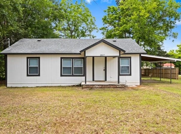2807 Hendricks St, Gladewater, TX 75647