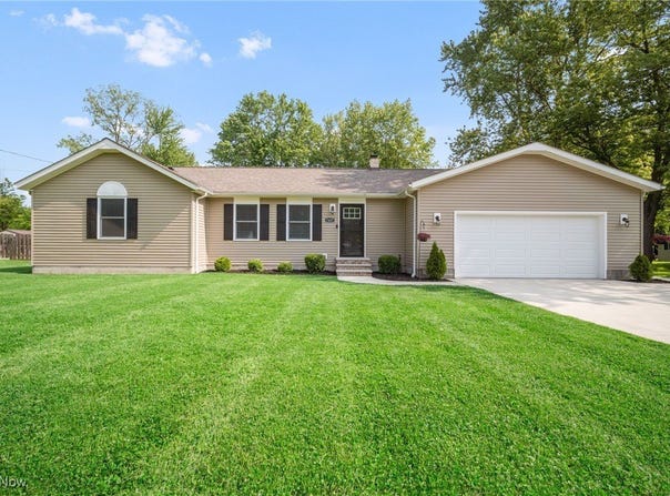 7427 Hawk Avenue, Mentor, OH 44060
