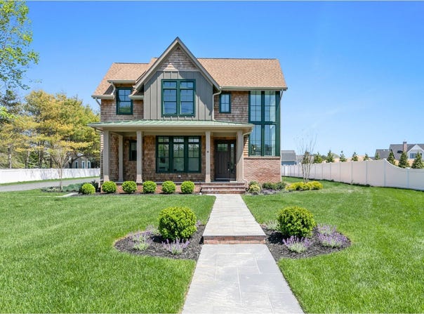 4 Happy Lane, Westhampton Beach, NY 11978