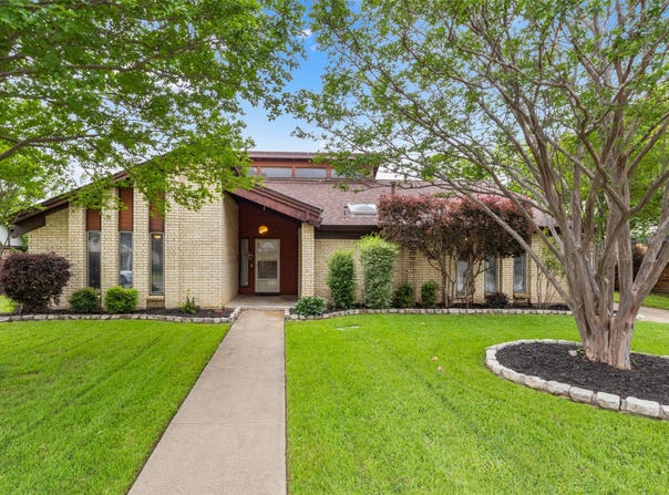 1617 Westridge Drive, Hurst, TX 76054