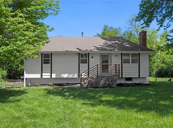 22420 W 73rd Terrace, Shawnee, KS 66227