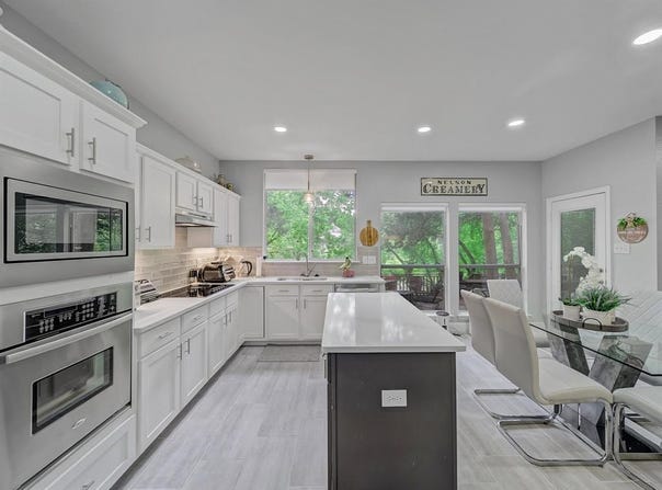 525 Sir Roland Drive, Grand Prairie, TX 75052