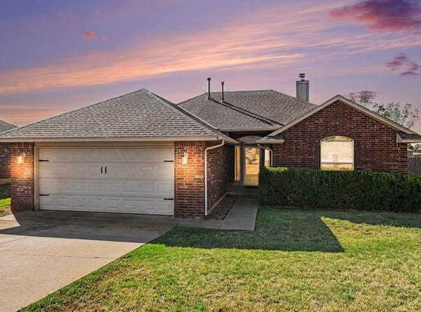 986 Olde Town Drive, Piedmont, OK 73078