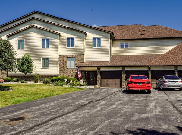 5065 Spinnaker Lane, Crown Point, IN 46307