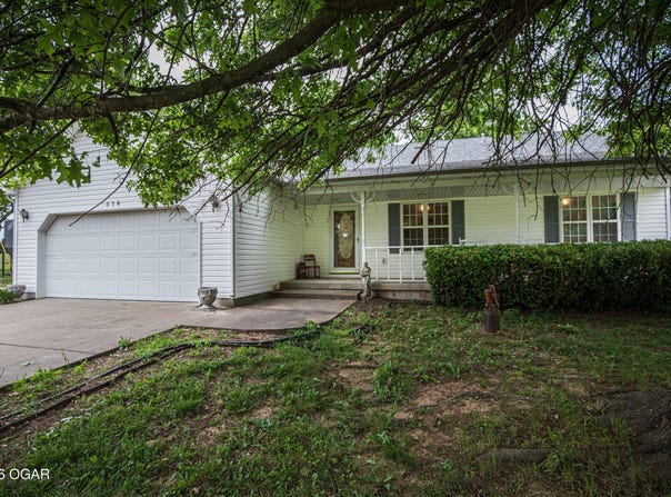 376 W State Highway Dd, Lamar, MO 64759