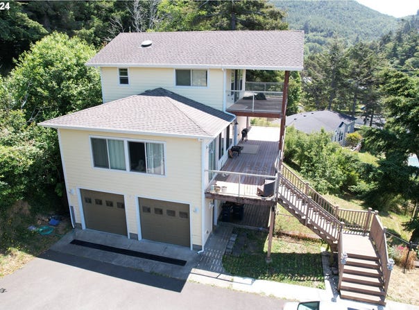 94244 10TH ST, Gold Beach, OR 97444