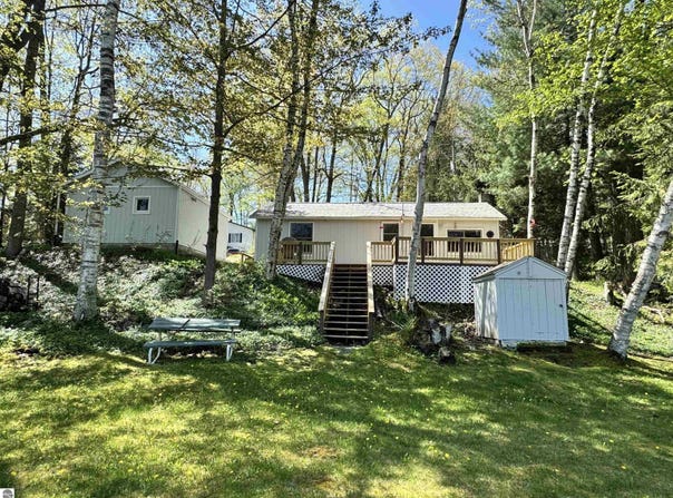 921 Pine Street, Harrison, MI 48625