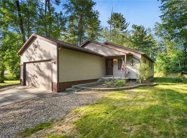 1240 Arcadia Drive SW, Sherrodsville, OH 44675