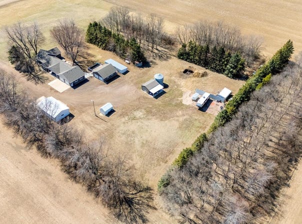 47748 255th St, Garretson, SD 57030
