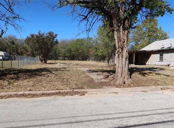 710 N Mason, Bowie, TX 76230
