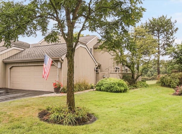 862 Oak Hill Road, Lake Barrington, IL 60010
