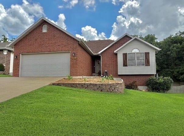 3086 S Suburban Avenue, Springfield, MO 65807