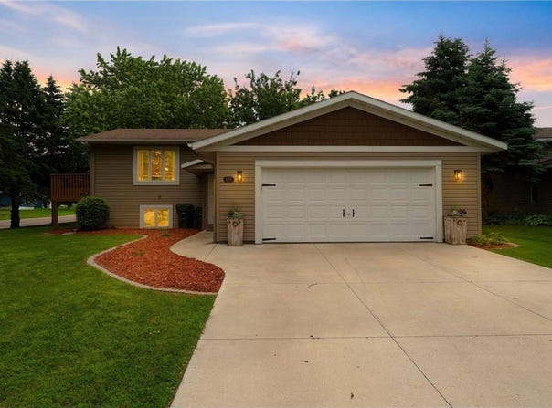 605 Park Island Drive SW, Hutchinson, MN 55350