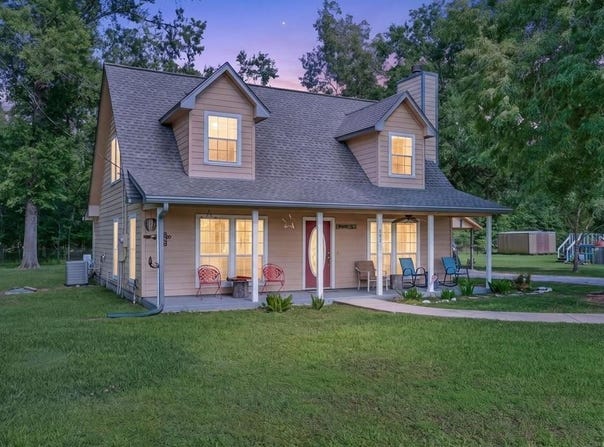 226 Crest Ln, Onalaska, TX 77360